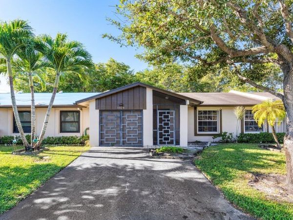 5424 Viburnum Circle, Delray Beach, FL 33484