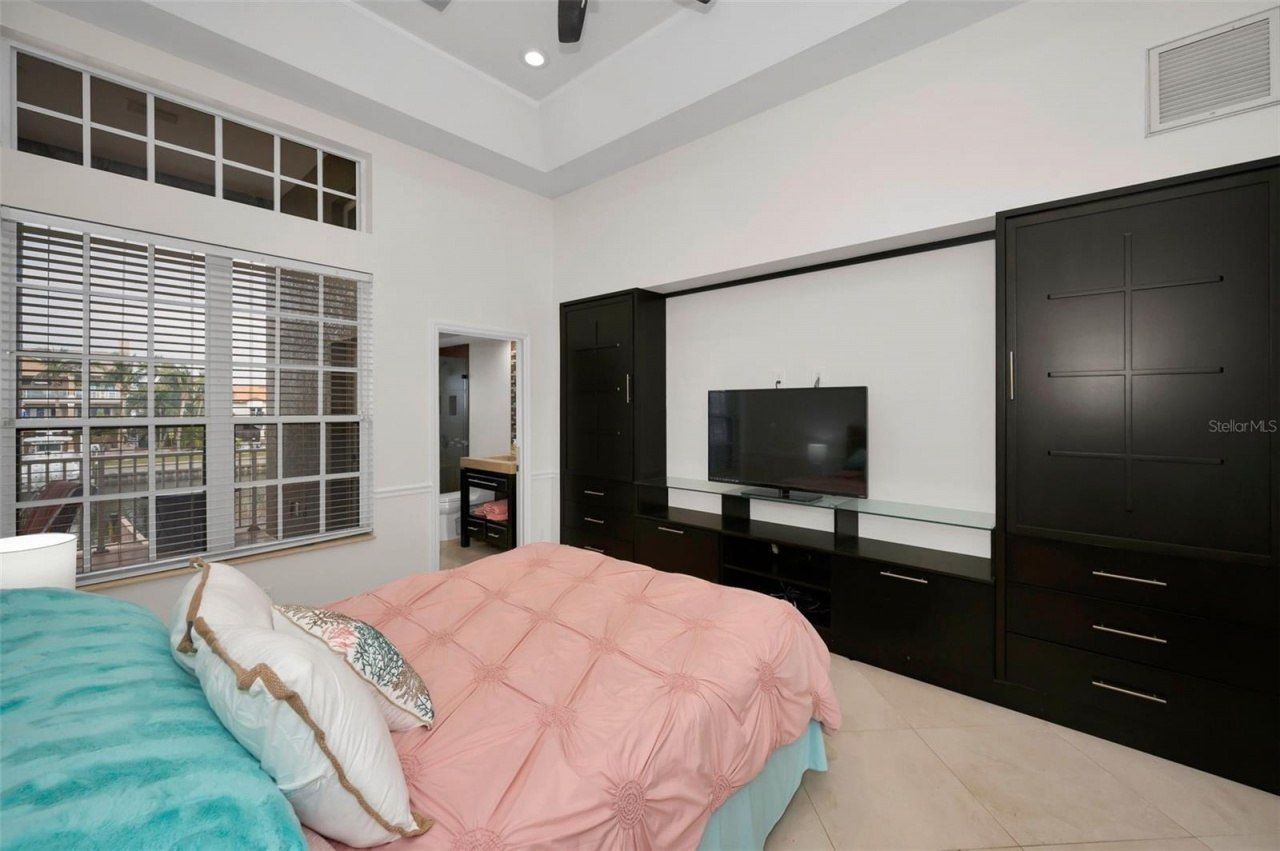 119 8th Street E, Tierra Verde, FL 33715 Photo