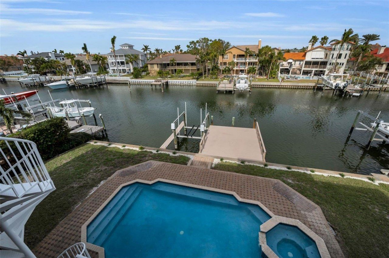 119 8th Street E, Tierra Verde, FL 33715 Photo