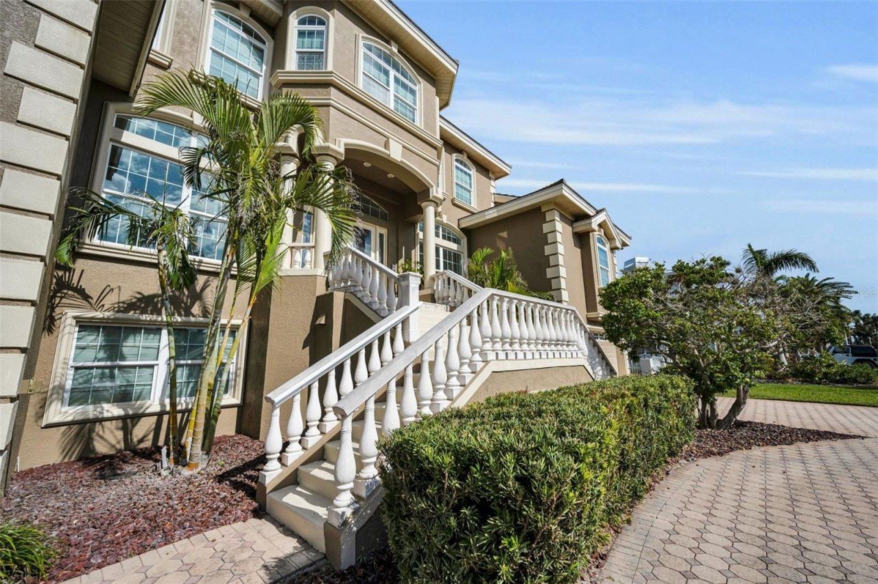 119 8th Street E, Tierra Verde, FL 33715 Photo