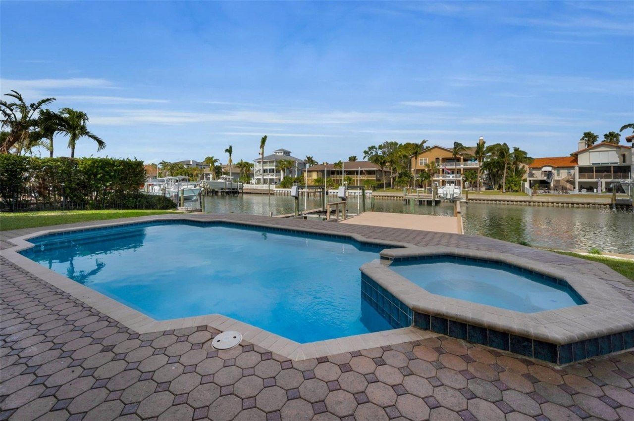 119 8th Street E, Tierra Verde, FL 33715 Photo