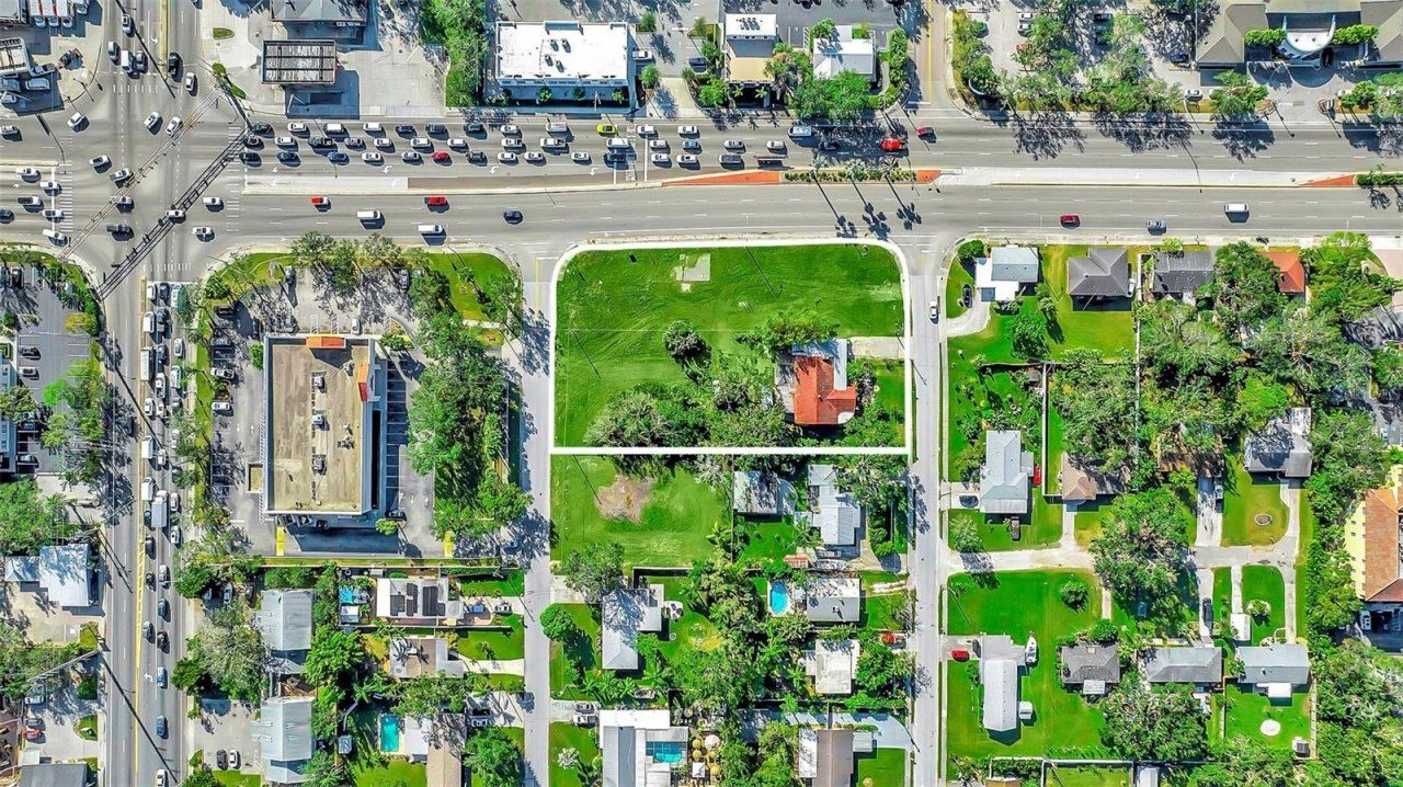 128 N Briggs Avenue, Sarasota, FL 34237 Photo