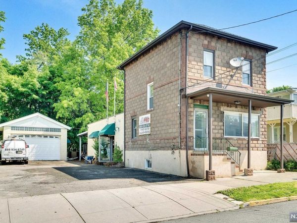 33 Chamberlain Avenue, ELMWOOD PARK, NJ 07407