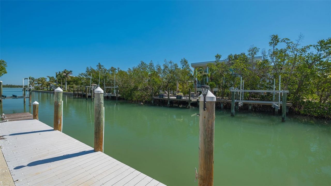 592 Juan Anasco Drive, Longboat Key, FL 34228 Photo