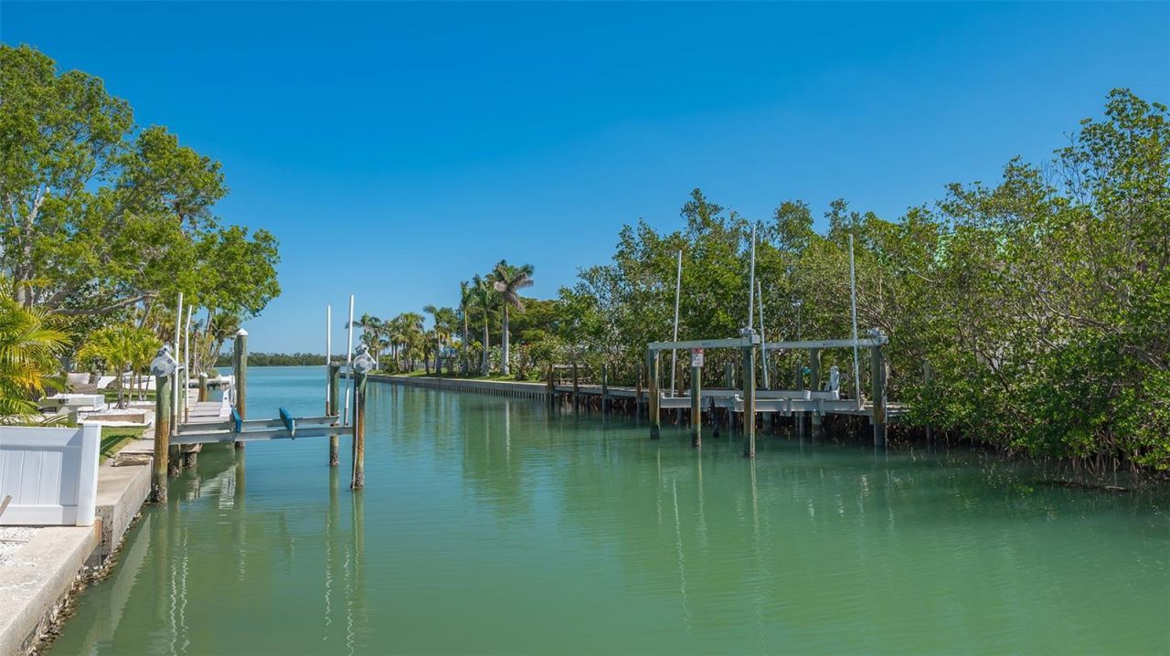 592 Juan Anasco Drive, Longboat Key, FL 34228 Photo