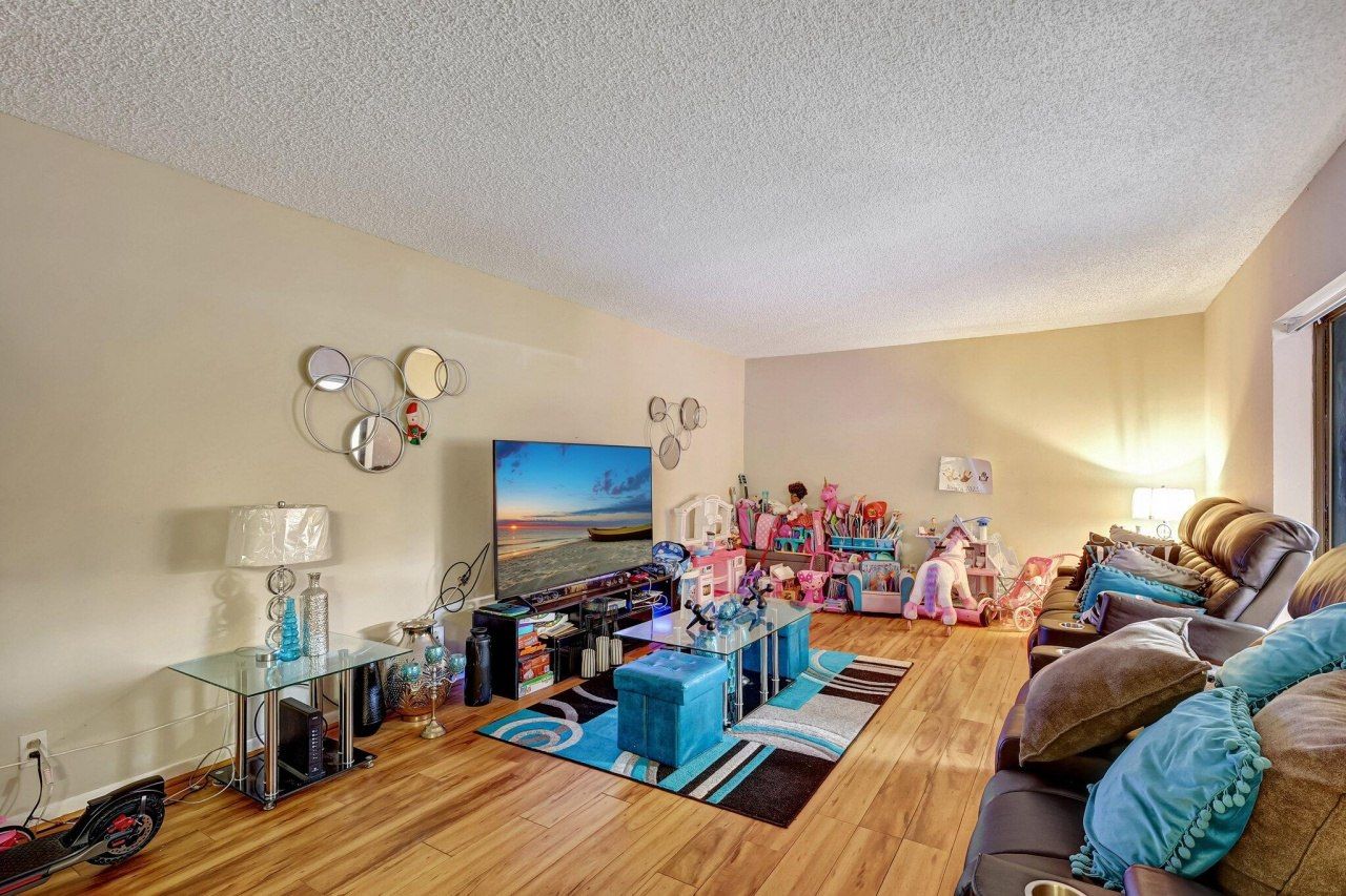 5852 SE Riverboat Drive, Unit 321, Stuart, FL 34997 Photo