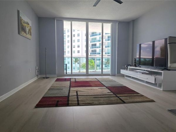 7900 Harbor Island Dr, Unit 806, North Bay Village, FL 33141