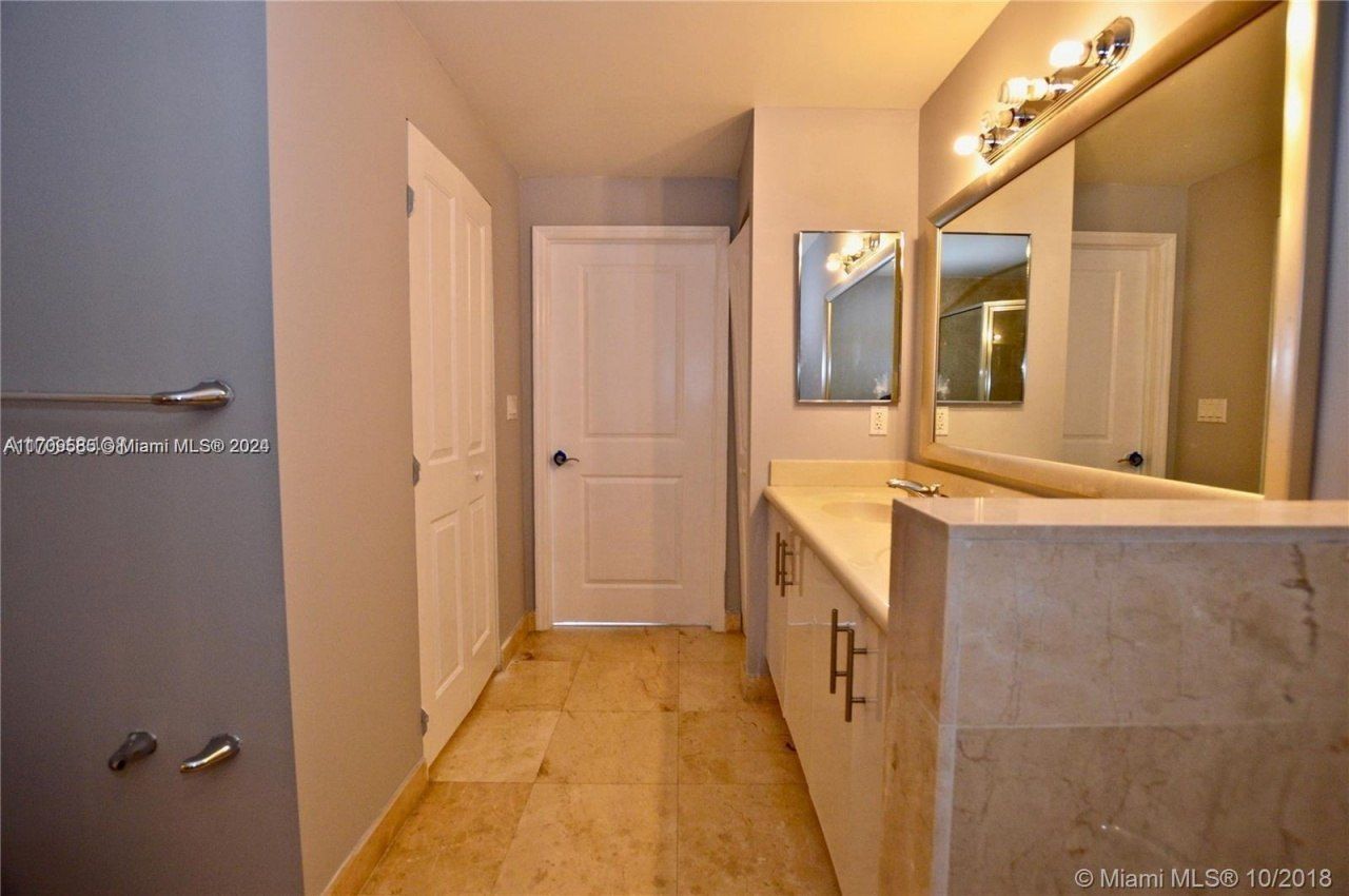 7900 Harbor Island Dr, Unit 806, North Bay Village, FL 33141 Photo