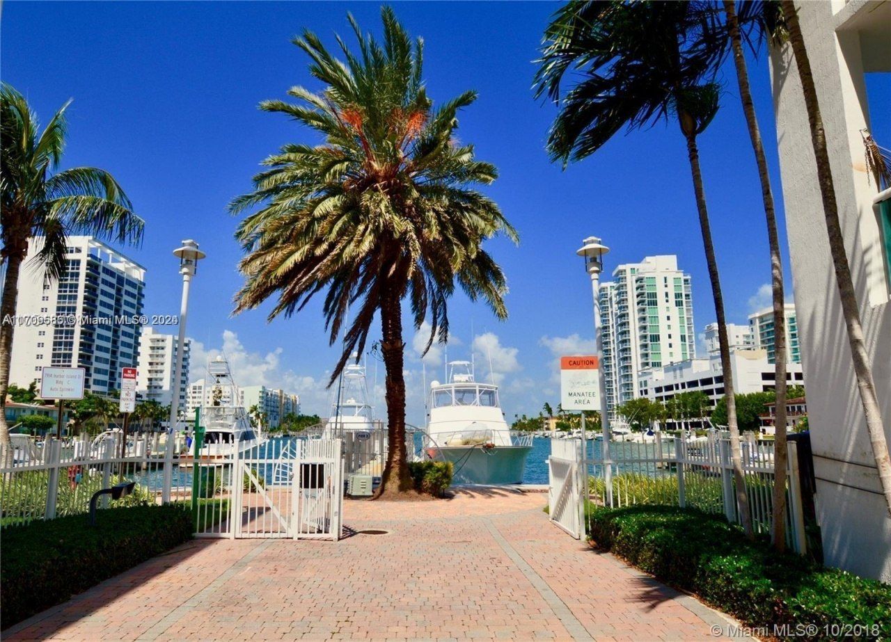 7900 Harbor Island Dr, Unit 806, North Bay Village, FL 33141 Photo