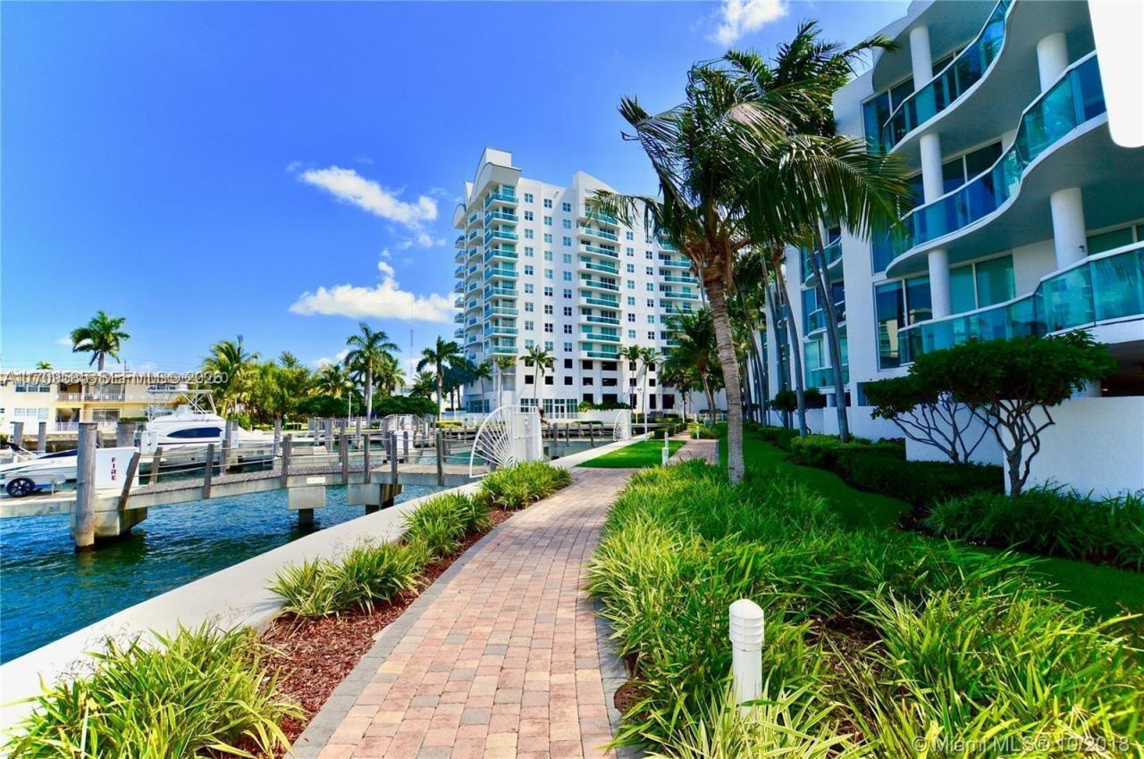 7900 Harbor Island Dr, Unit 806, North Bay Village, FL 33141 Photo