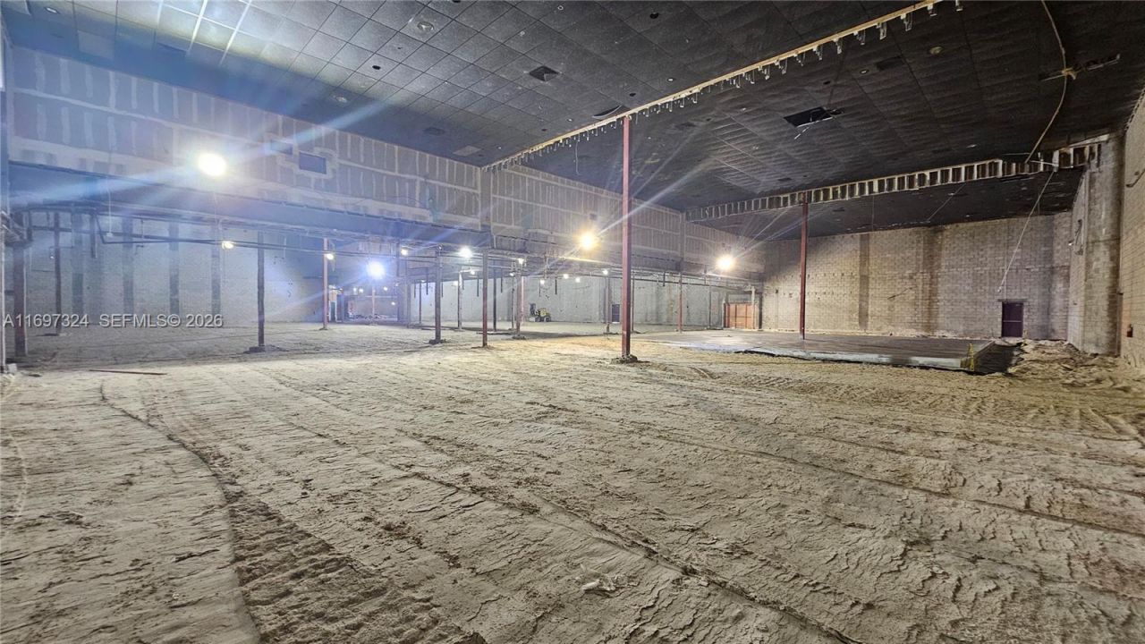 17355 NW 59th Ave, Hialeah, FL 33015 Photo