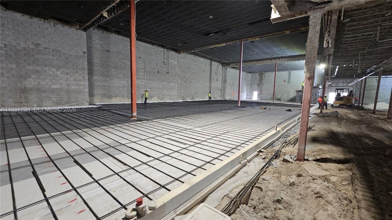 17355 NW 59th Ave, Hialeah, FL 33015 Photo