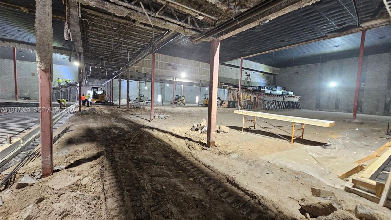 17355 NW 59th Ave, Hialeah, FL 33015 Photo