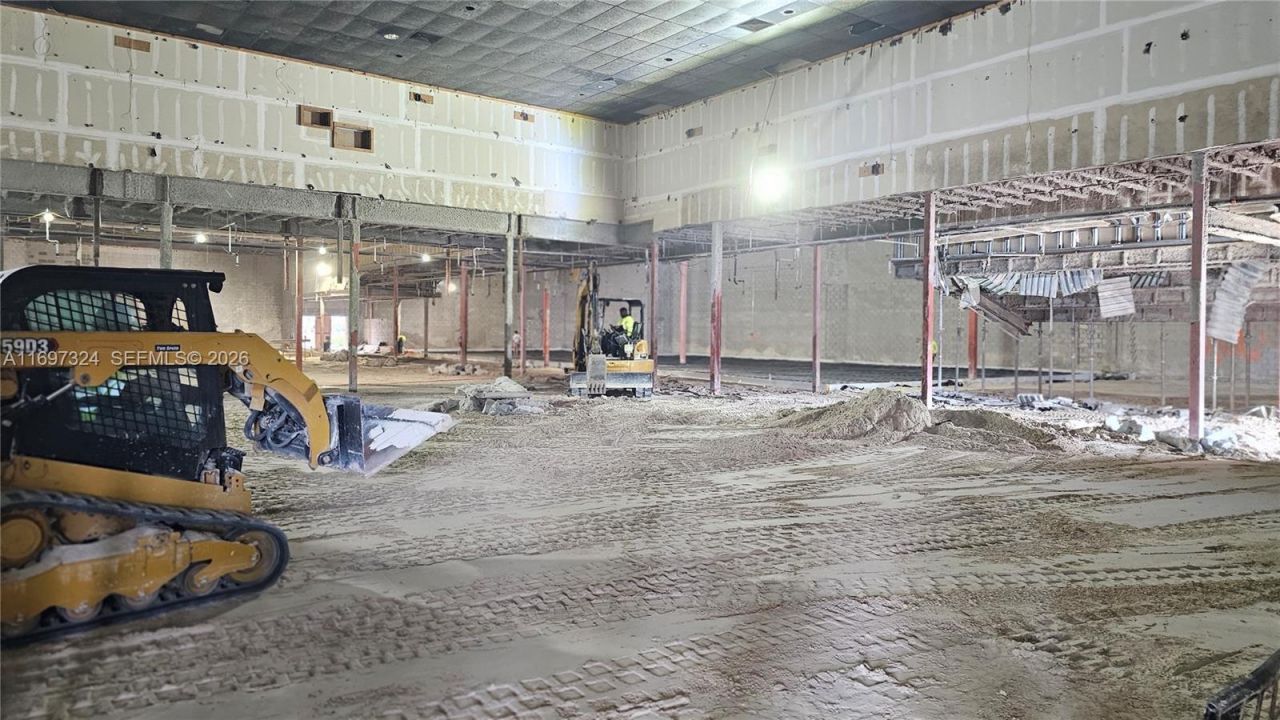 17355 NW 59th Ave, Hialeah, FL 33015 Photo