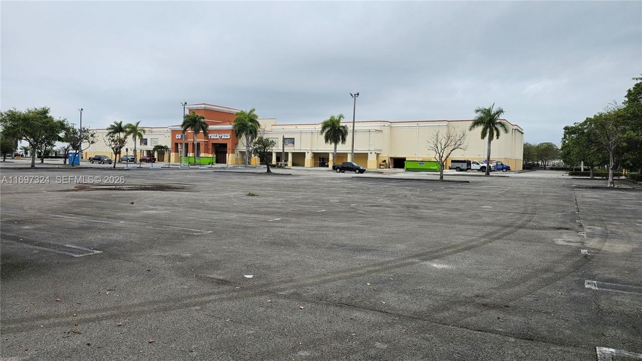 17355 NW 59th Ave, Hialeah, FL 33015 Photo