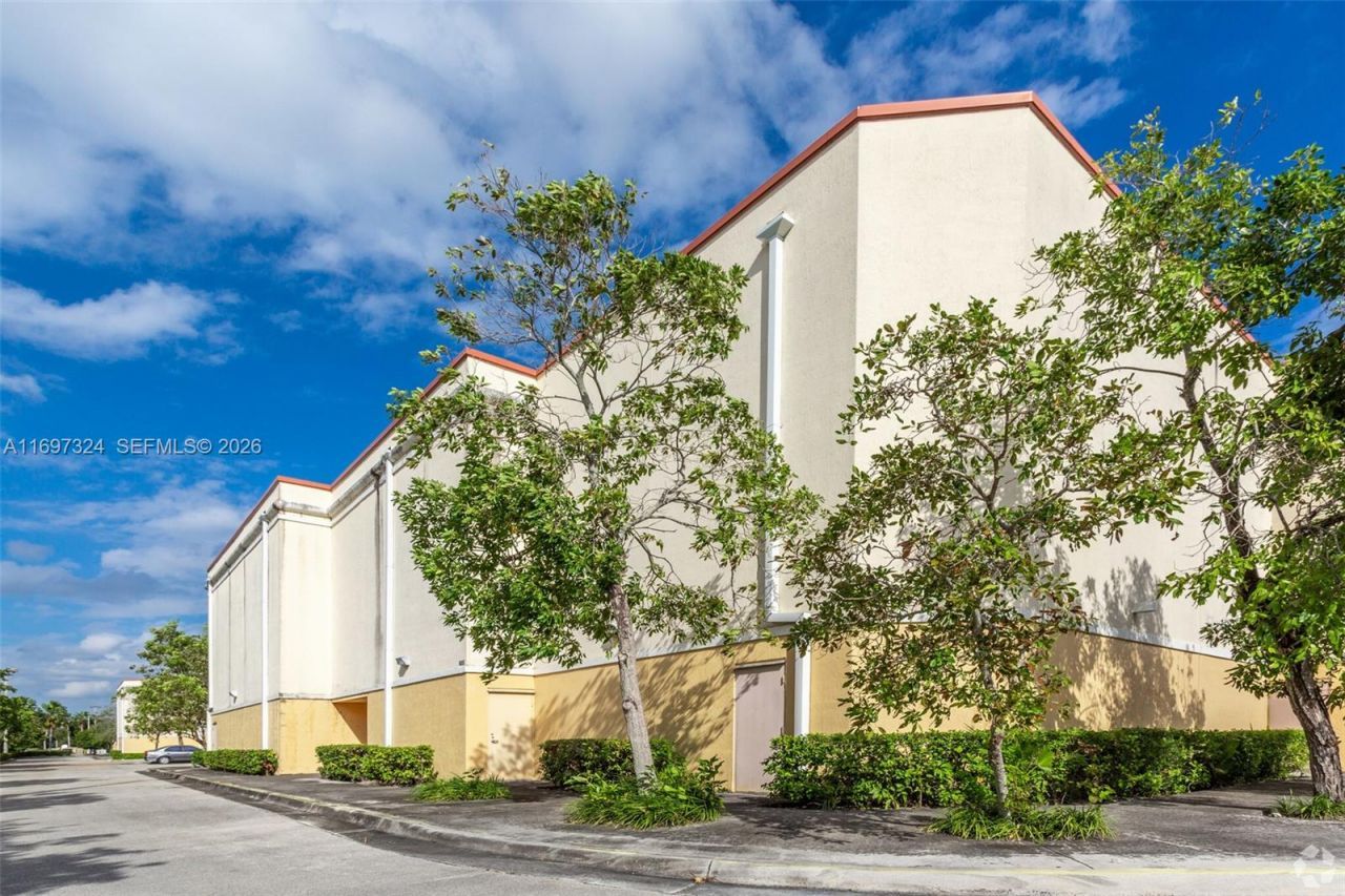 17355 NW 59th Ave, Hialeah, FL 33015 Photo