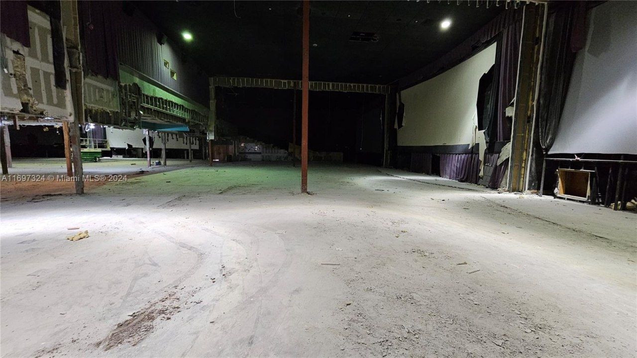 17355 NW 59th Ave, Hialeah, FL 33015 Photo