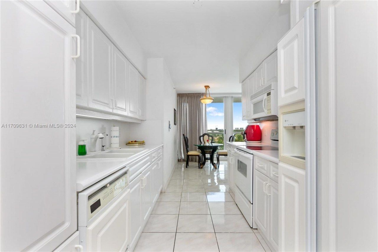 16400 Collins Ave, Unit 745, Sunny Isles Beach, FL 33160 Photo