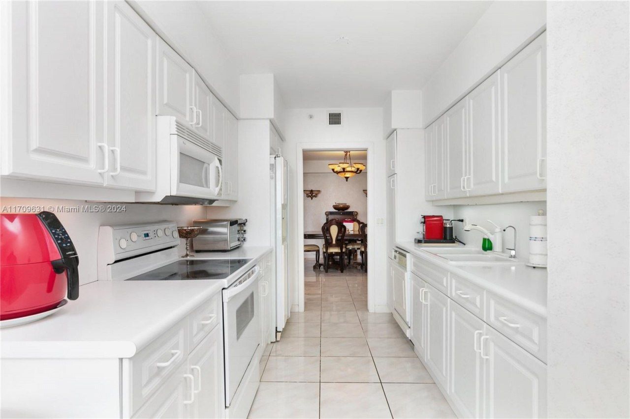 16400 Collins Ave, Unit 745, Sunny Isles Beach, FL 33160 Photo