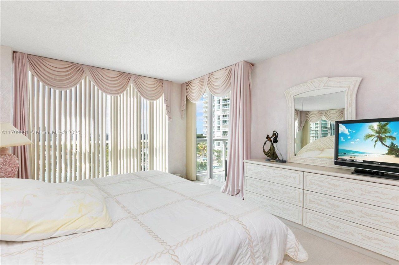 16400 Collins Ave, Unit 745, Sunny Isles Beach, FL 33160 Photo