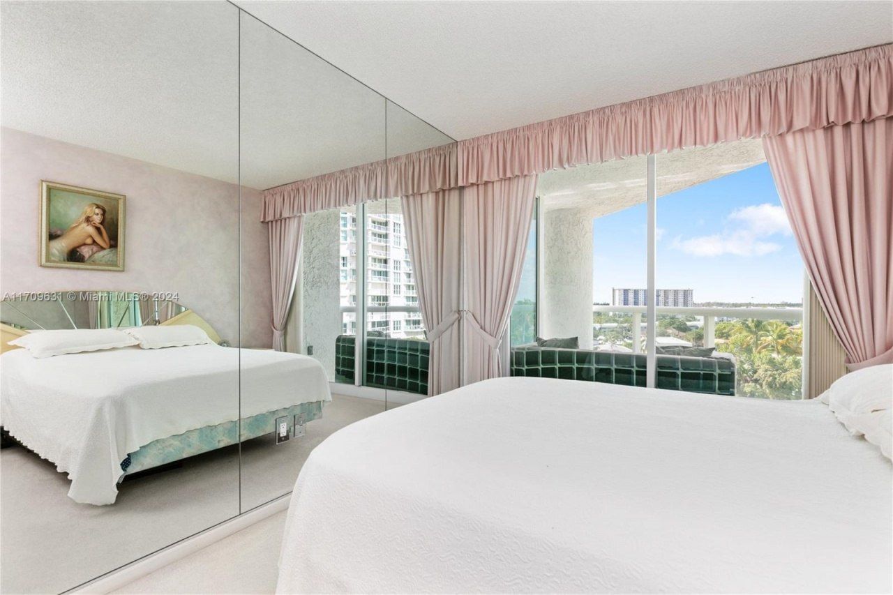 16400 Collins Ave, Unit 745, Sunny Isles Beach, FL 33160 Photo