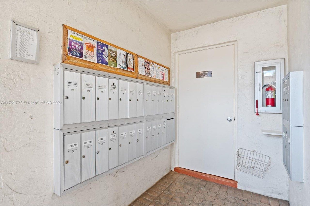 711 S Hollybrook Dr, Unit 109, Pembroke Pines, FL 33025 Photo