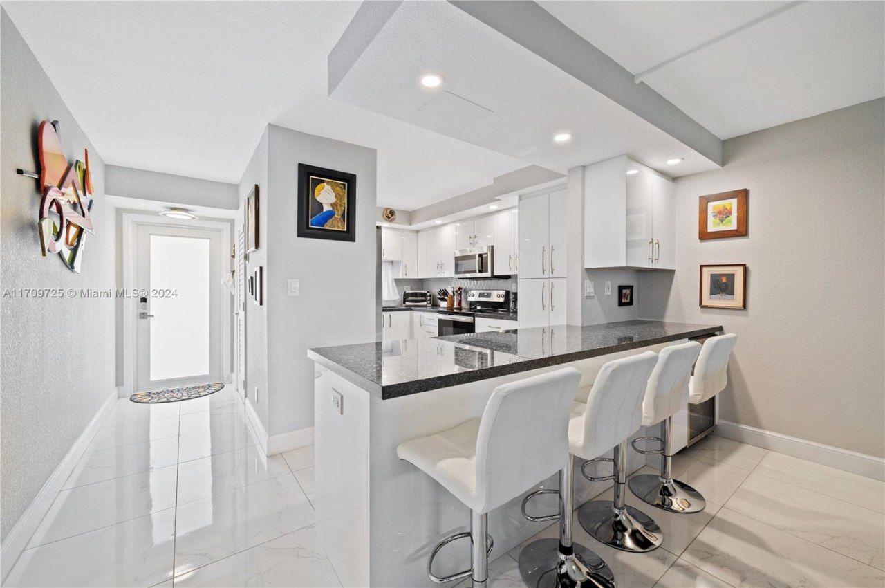 711 S Hollybrook Dr, Unit 109, Pembroke Pines, FL 33025 Photo