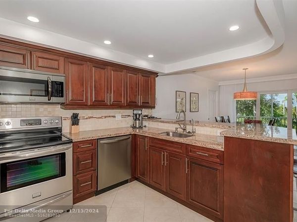 200 Diplomat Pkwy, Unit 321, Hallandale Beach, FL 33009