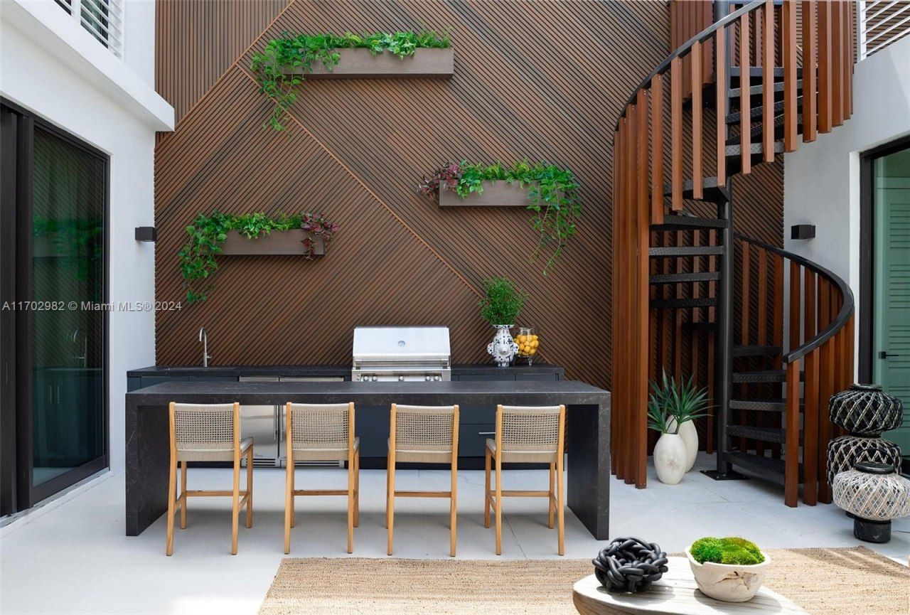 613 Almeria Ave, Coral Gables, FL 33134 Photo