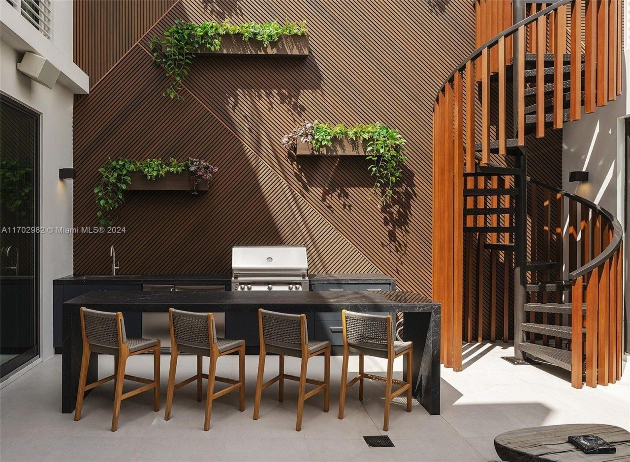 613 Almeria Ave, Coral Gables, FL 33134 Photo