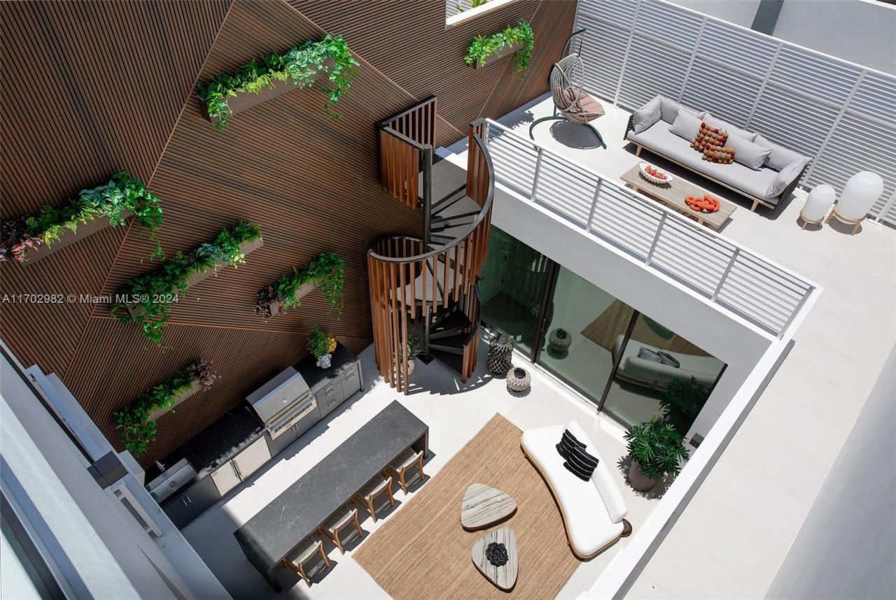 613 Almeria Ave, Coral Gables, FL 33134 Photo