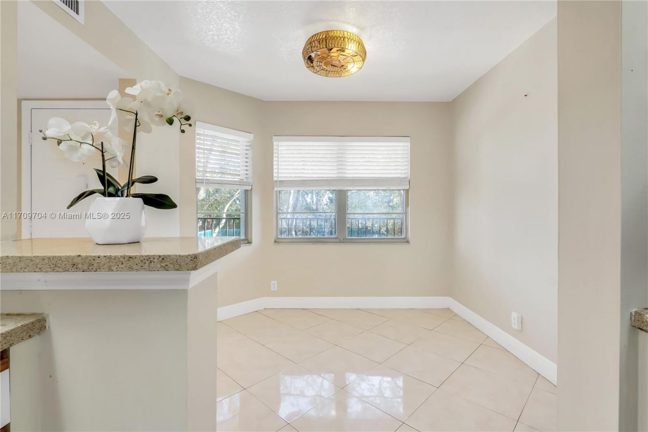 900 SW 125th Way, Unit 304R, Pembroke Pines, FL 33027 Photo