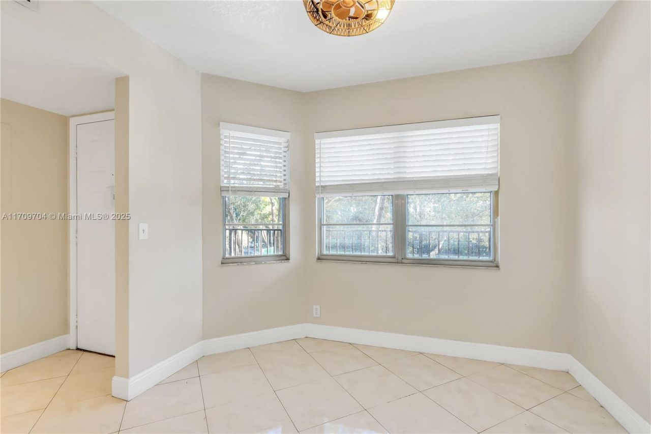900 SW 125th Way, Unit 304R, Pembroke Pines, FL 33027 Photo