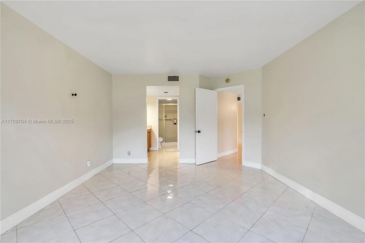 900 SW 125th Way, Unit 304R, Pembroke Pines, FL 33027 Photo