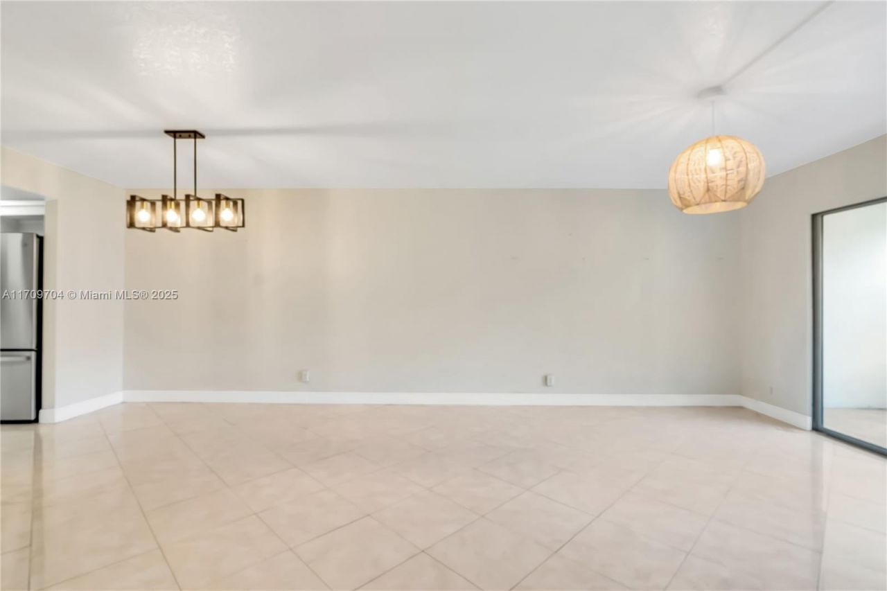 900 SW 125th Way, Unit 304R, Pembroke Pines, FL 33027 Photo