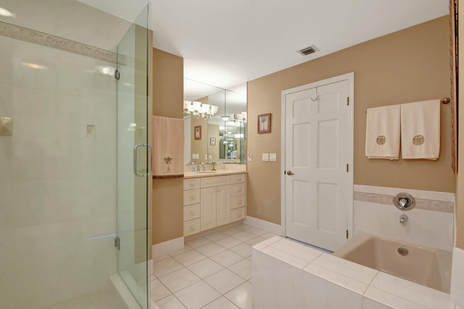 581 S Country Club Drive, Atlantis, FL 33462 Photo