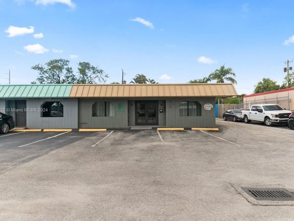 370 NE 44th St, Oakland Park, FL 33334