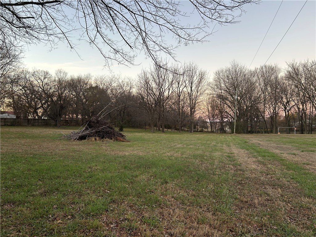 Douglas, Prairie Grove, AR 72753 Main Photo
