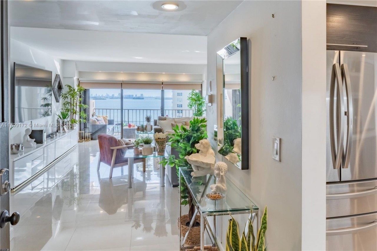 1800 NE 114th St, Unit 1105, Miami, FL 33181 Photo