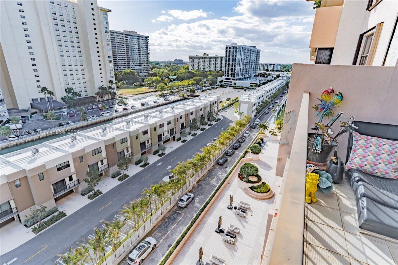 1800 NE 114th St, Unit 1105, Miami, FL 33181 Photo