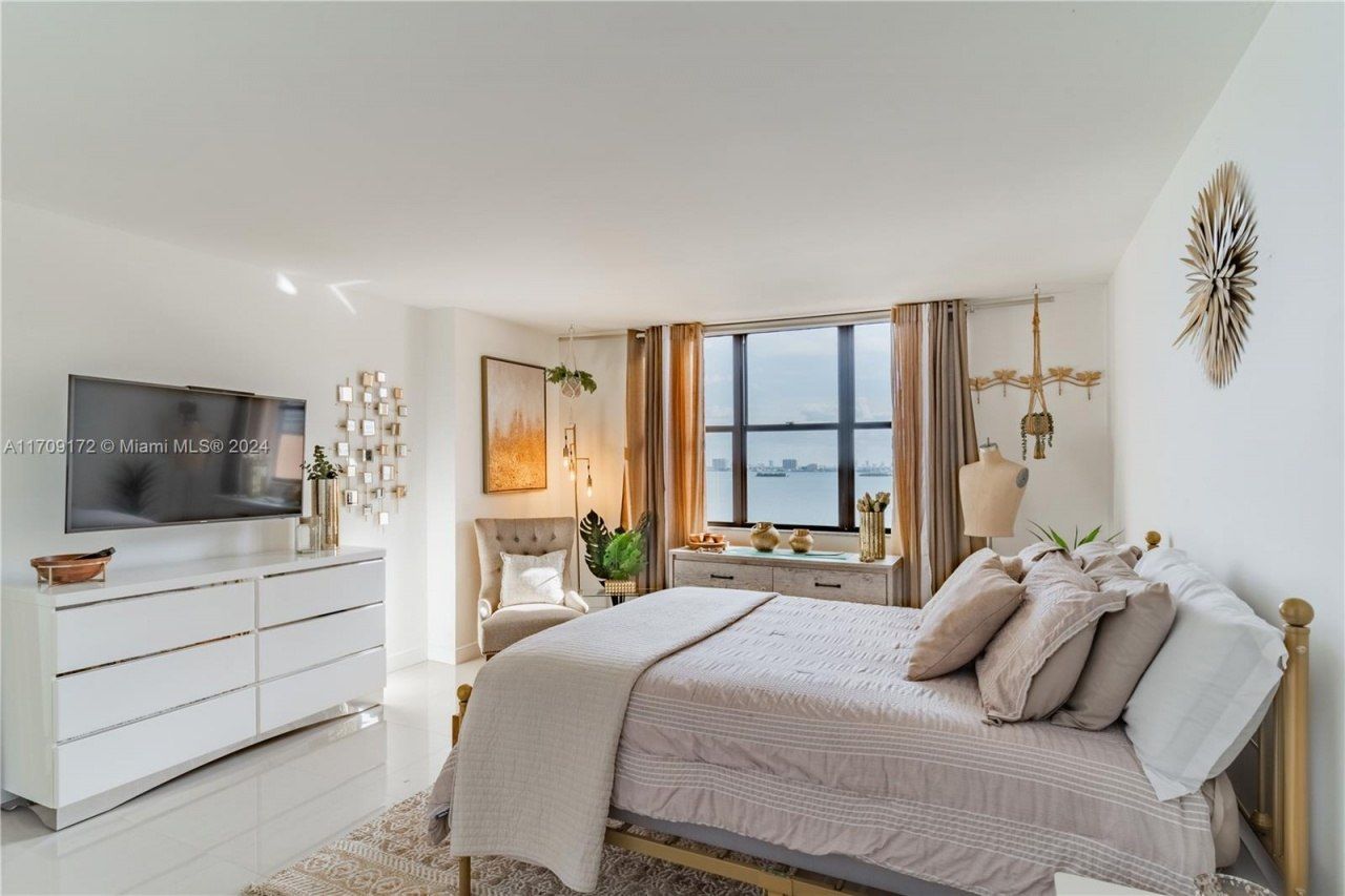 1800 NE 114th St, Unit 1105, Miami, FL 33181 Photo