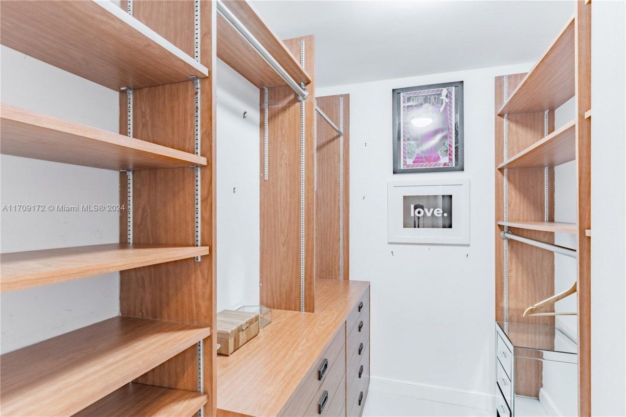 1800 NE 114th St, Unit 1105, Miami, FL 33181 Photo