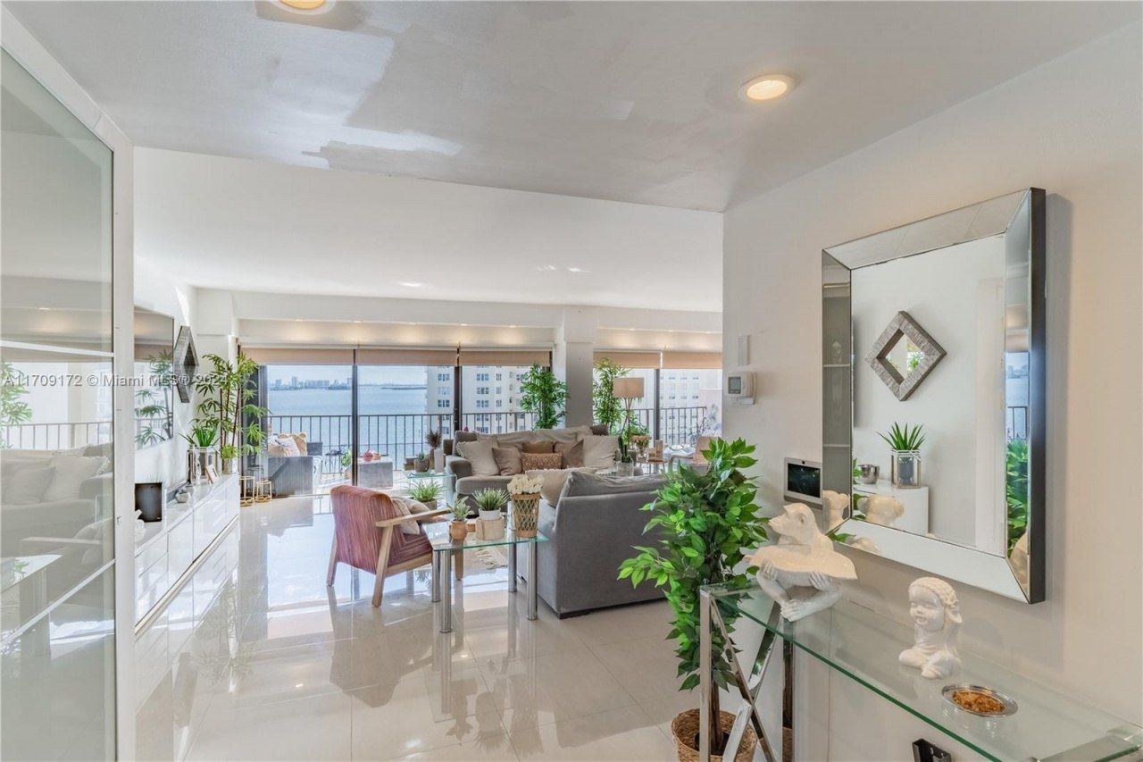 1800 NE 114th St, Unit 1105, Miami, FL 33181 Photo