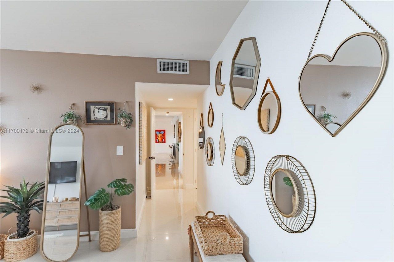 1800 NE 114th St, Unit 1105, Miami, FL 33181 Photo