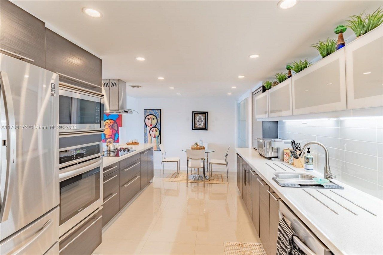 1800 NE 114th St, Unit 1105, Miami, FL 33181 Photo