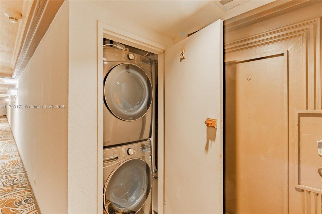 1800 NE 114th St, Unit 1105, Miami, FL 33181 Photo