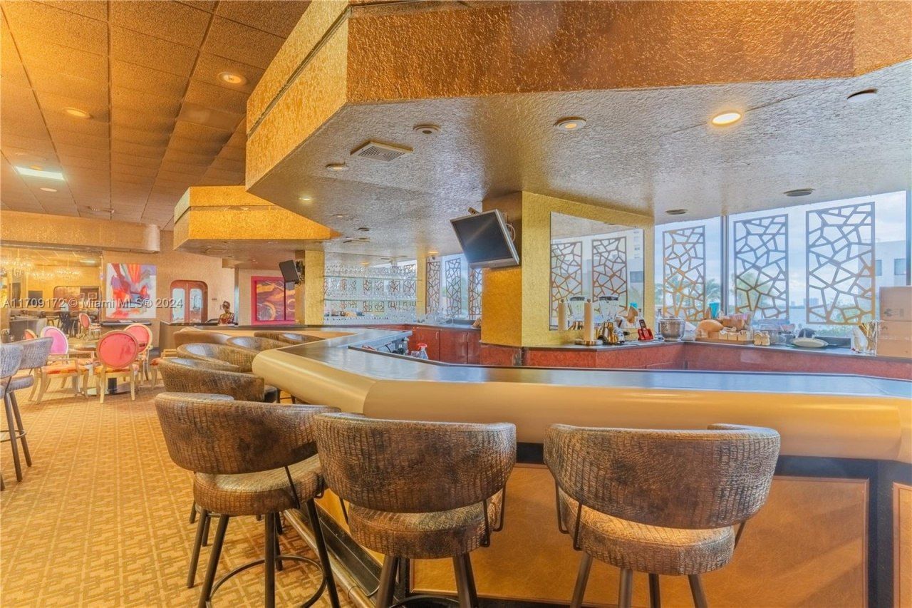 1800 NE 114th St, Unit 1105, Miami, FL 33181 Photo