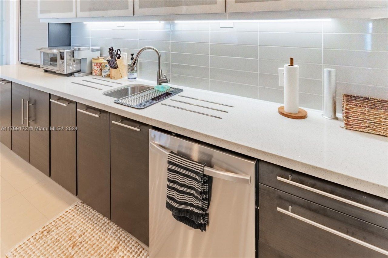 1800 NE 114th St, Unit 1105, Miami, FL 33181 Photo