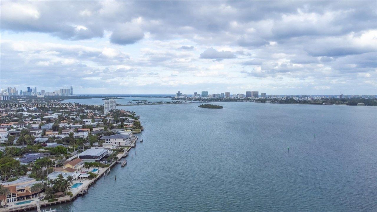 1800 NE 114th St, Unit 1105, Miami, FL 33181 Photo