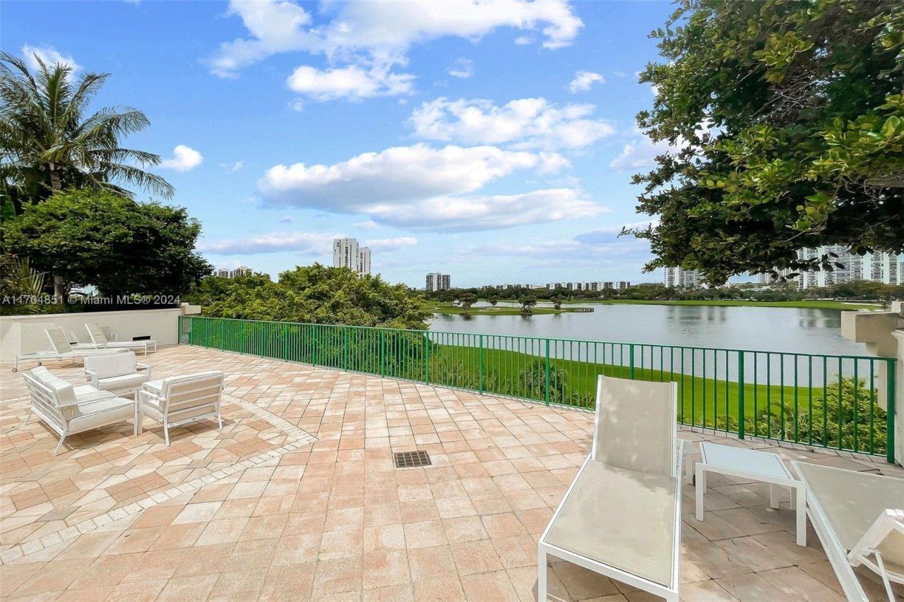 19900 E Country Club Dr, Unit 610, Aventura, FL 33180 Photo